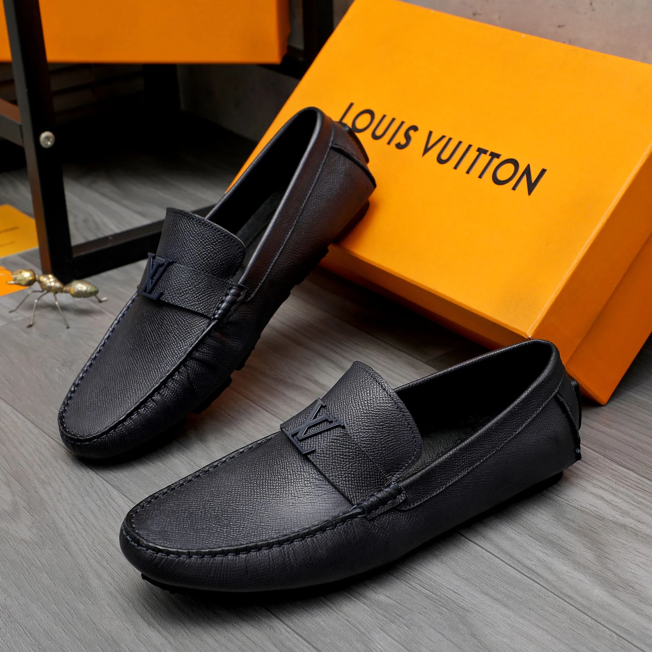 Men's shoes💰400 Product trademark: LV "Louis Vuitton" casual slip-on shoes Regular size: 38-45 (45 is custom-made and non-returnable) Product materials: Selected pebbled cowhide upper, pigskin lining, rubber outsole